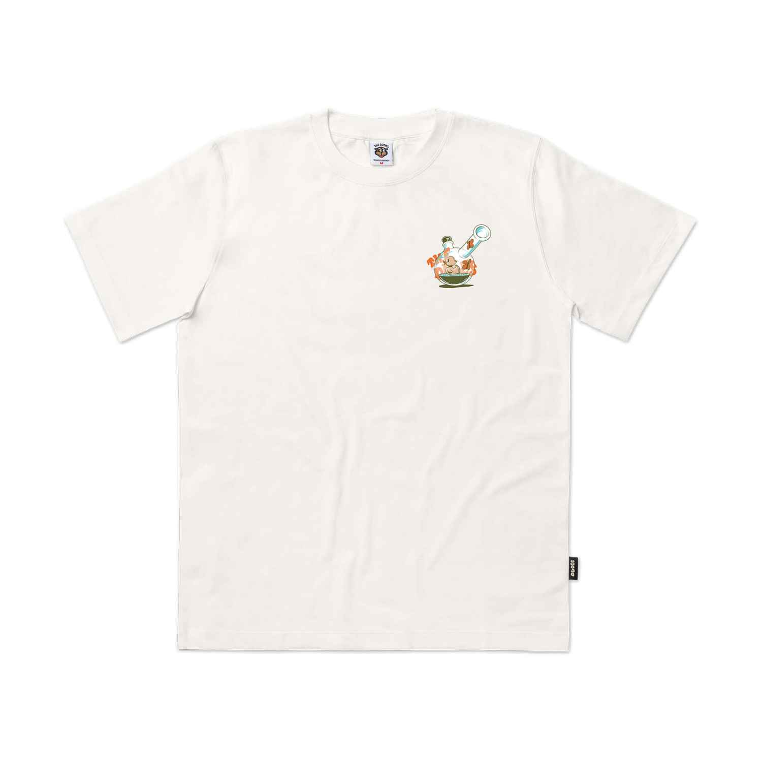 Weißes T-Shirt mit kleinem buntem Illustrationsdruck auf der linken Brustseite