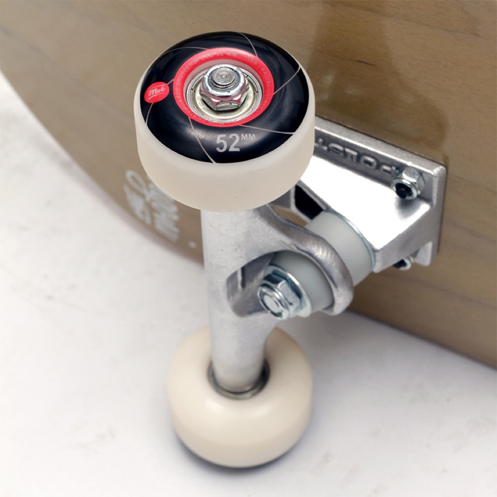 MOB Skateboards Begoni Sideboard Complete board - 8.0 MOB Skateboards Begoni Sideboard Complete board - 8.0