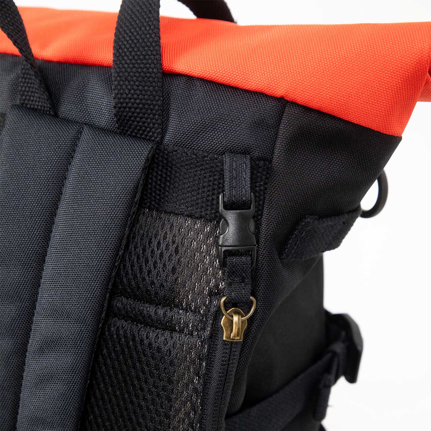 Doughnut Paratrooper Reborn Series Rucksack - black x grapefruit