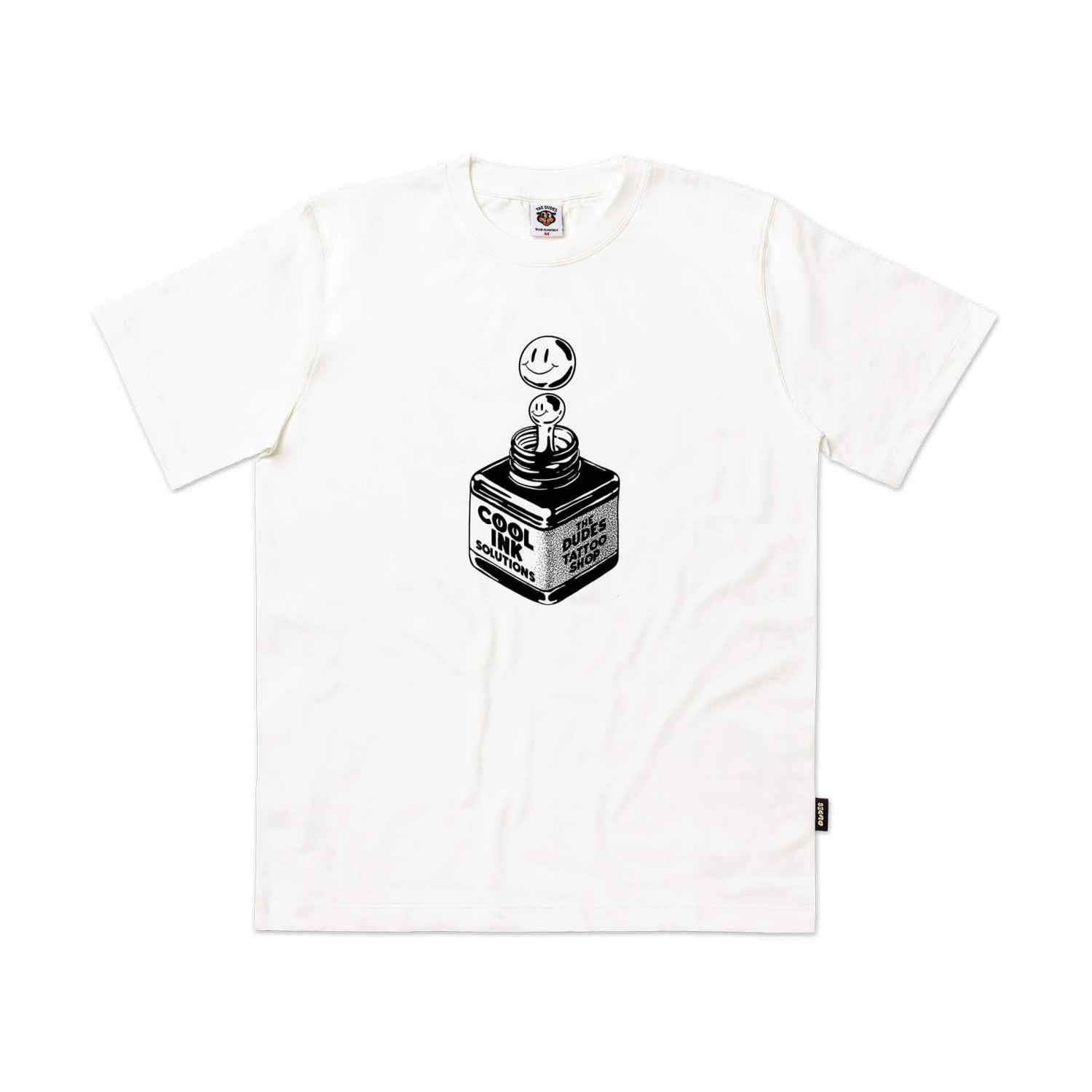 Weißes T-Shirt mit einem Design, das ein Tintenfass und zwei lachende Gesichter zeigt