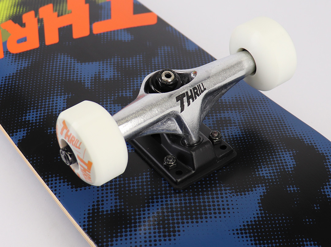 Thrill complete Skateboard Smoke