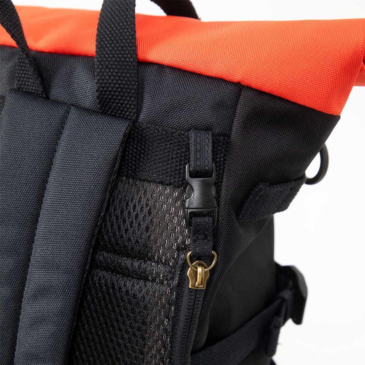 Doughnut Paratrooper Reborn Series Rucksack - black x grapefruit